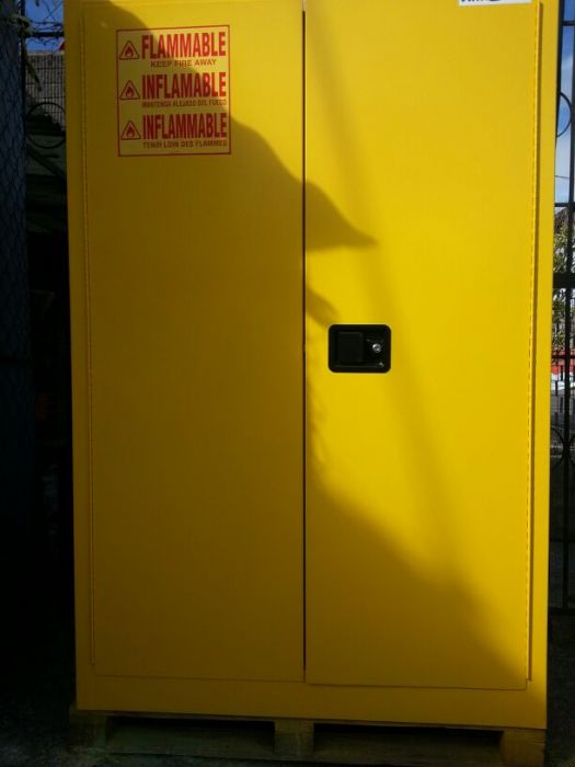 Gabinete De 45 Gal De Metal P/inflamables Amarillo 65"x43"x18" Justrite